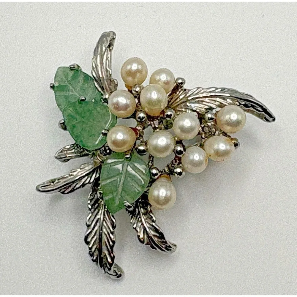 Vintage Brooch Freshwater Pearl and Jadeite Berries